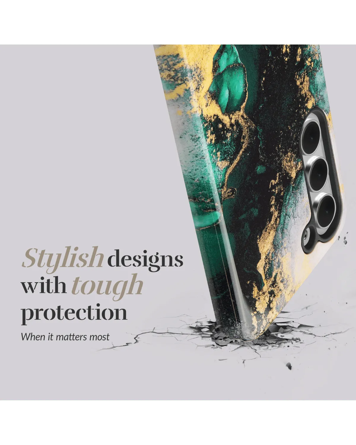 Sterk telefoonhoesje met groene marmerafwerking en verhoogde rand voor extra bescherming.