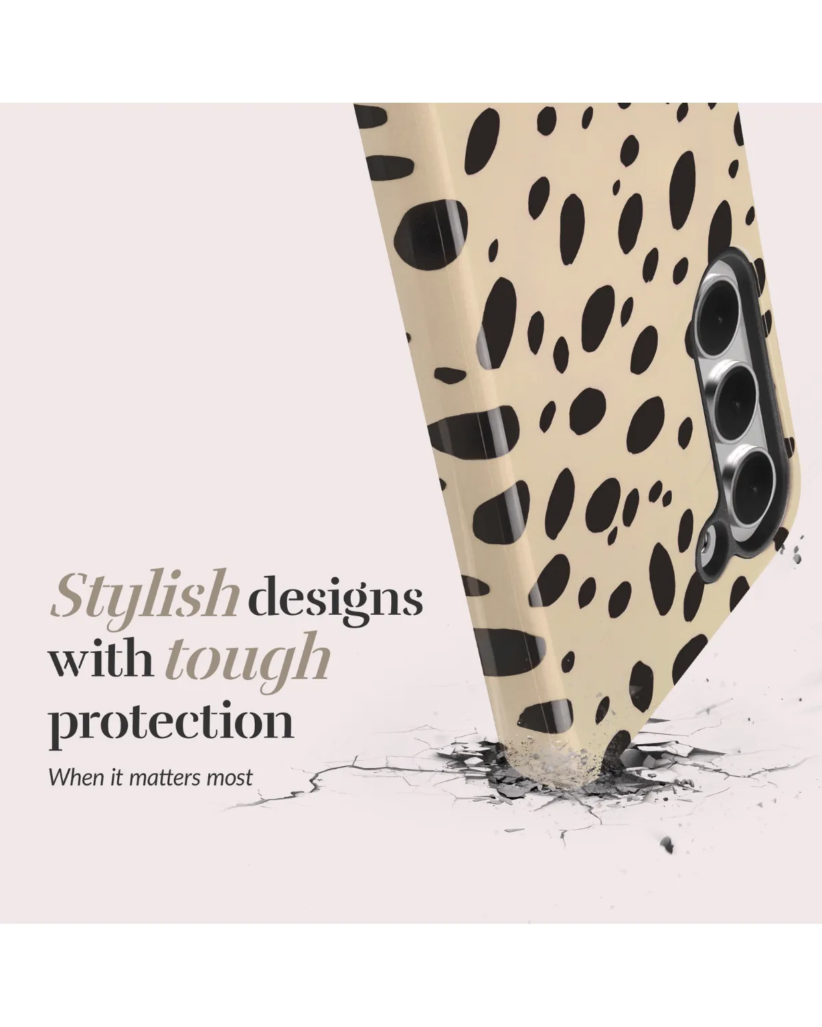 Hoek van Mio hoesje breekt in een crash-effect, benadrukt de valbescherming van de Samsung A55 5G case.