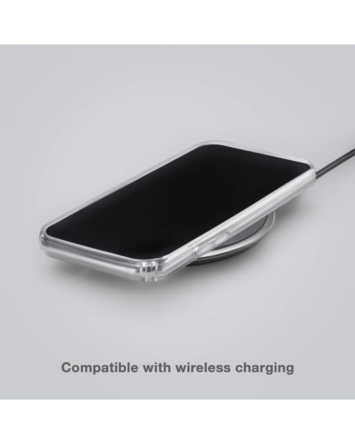 Samsung Galaxy S24 Plus 5G in een Mobilize MagSafe compatibel transparant telefoonhoesje, draadloos opladen in actie.