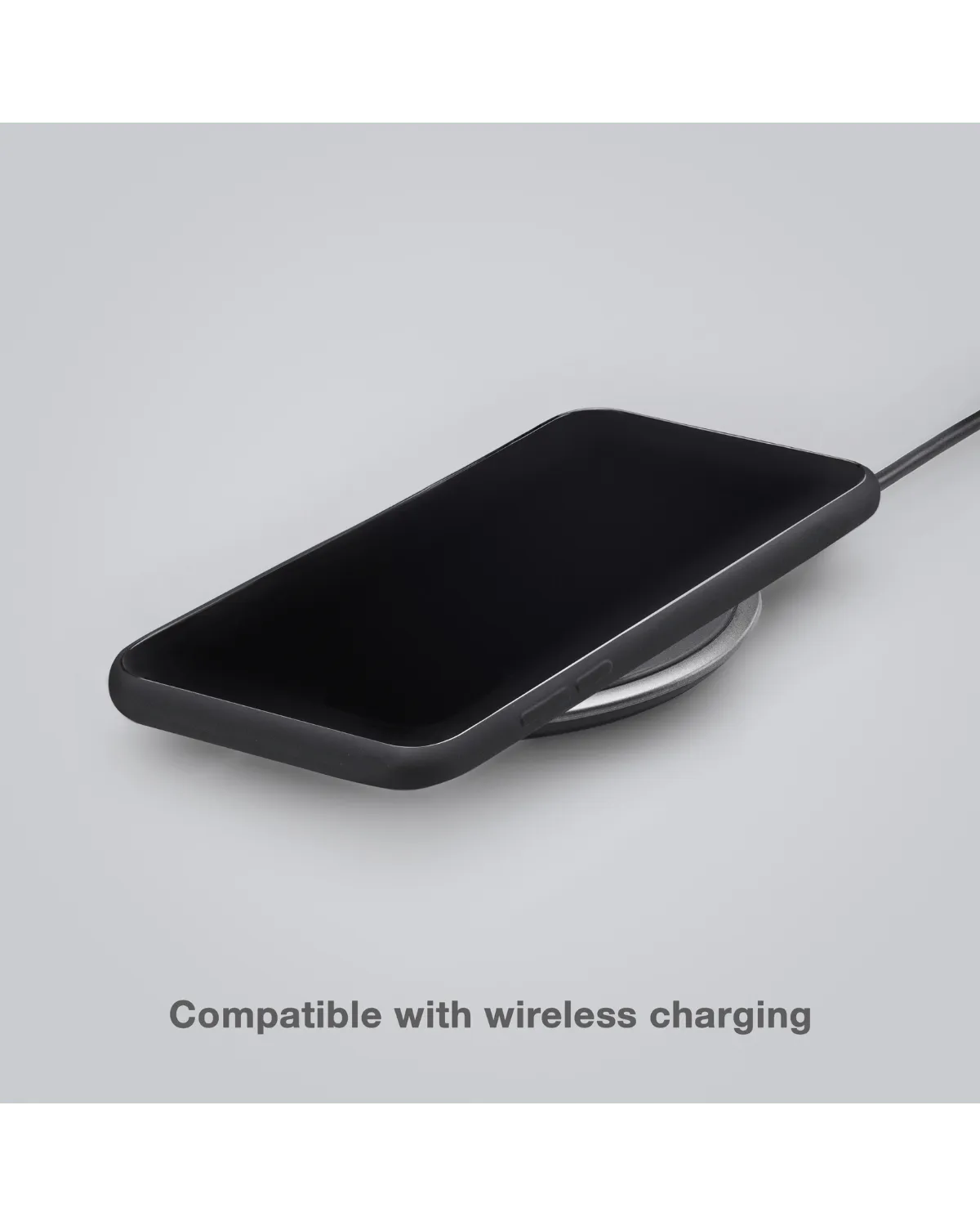 Samsung Galaxy S24 FE 5G met mat zwart Mobilize soft case, compatibel met draadloos opladen.