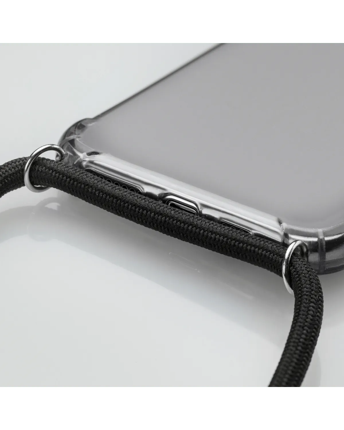 Bevestigingsring en aansluiting van de koord aan de transparante telefoonhoes voor een veilige en stabiele grip.