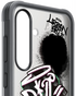 Close-up van de camera-uitsparing en graffiti-design op de Samsung Flipsuit Rugged Case voor de Galaxy S25 Plus 5G.