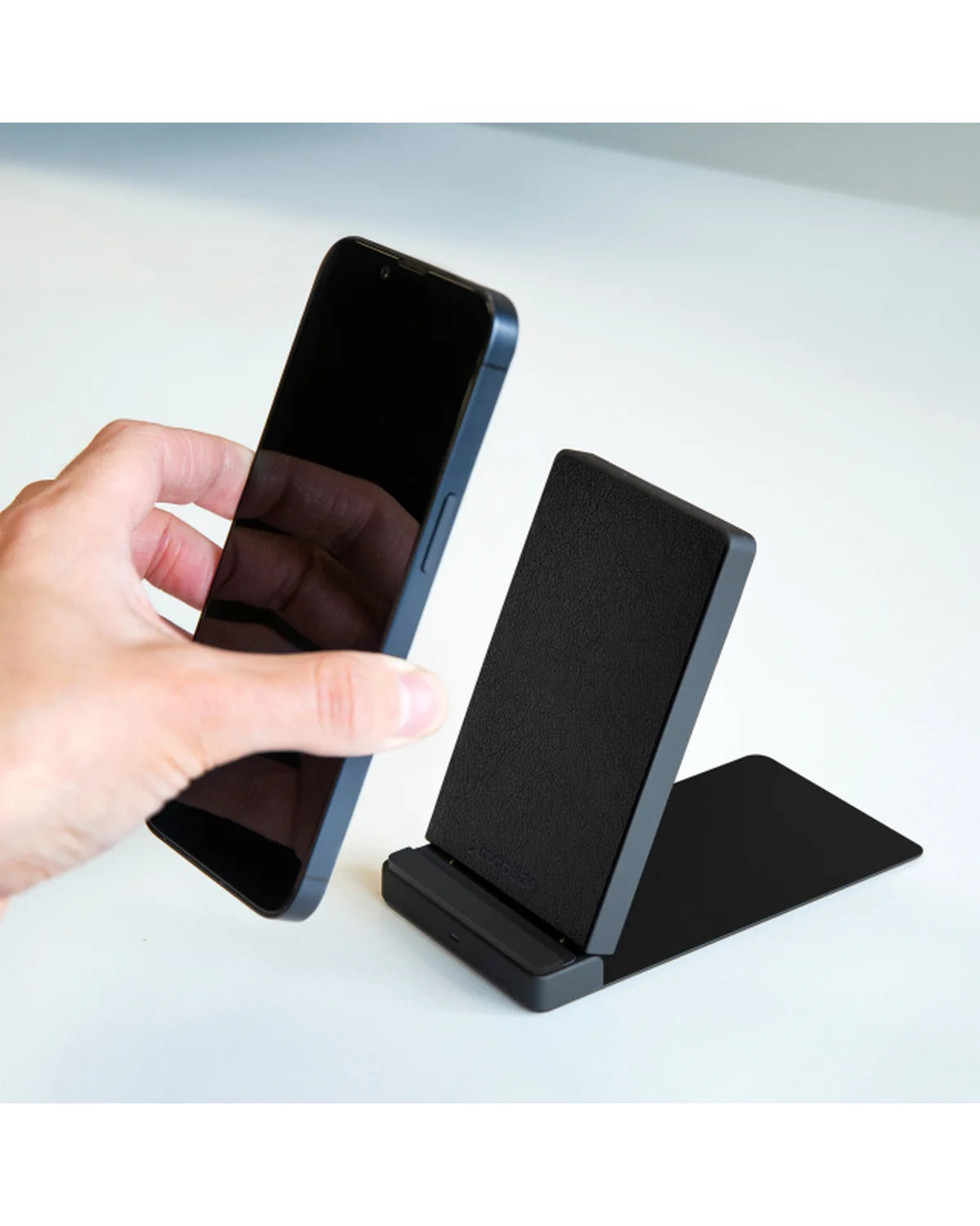 Mobilize Opvouwbare Draadloze Snellader 5W/7.5W/10W/15W – PU Leer – Zwart